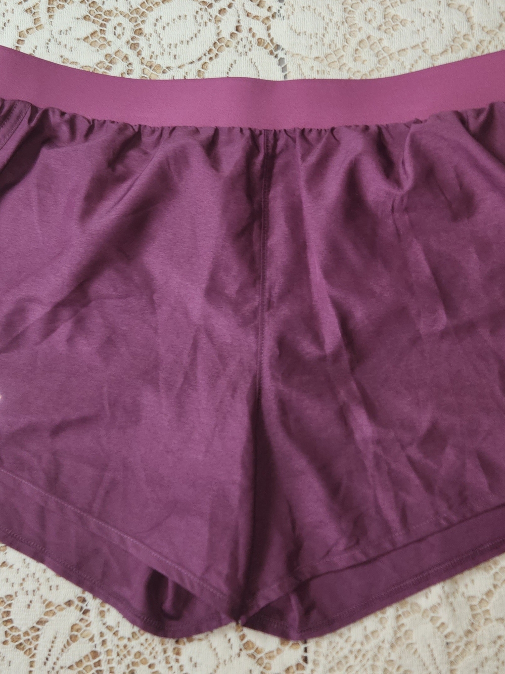 Under Armour Heatgear Women's Burgundy Running Shorts with Liner Size Large